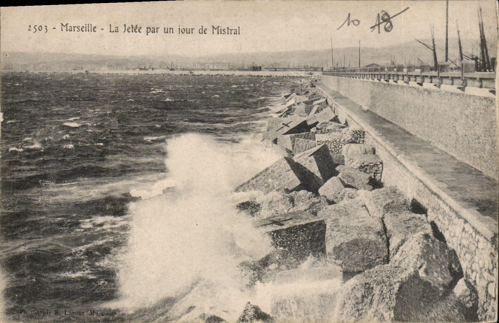 CPA Marseille la Jetee par un jour de Mistral 