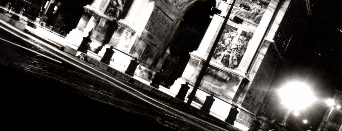 CPA Le Carrefour du Monde Marseille la nuit l'Arc de Triomphe 