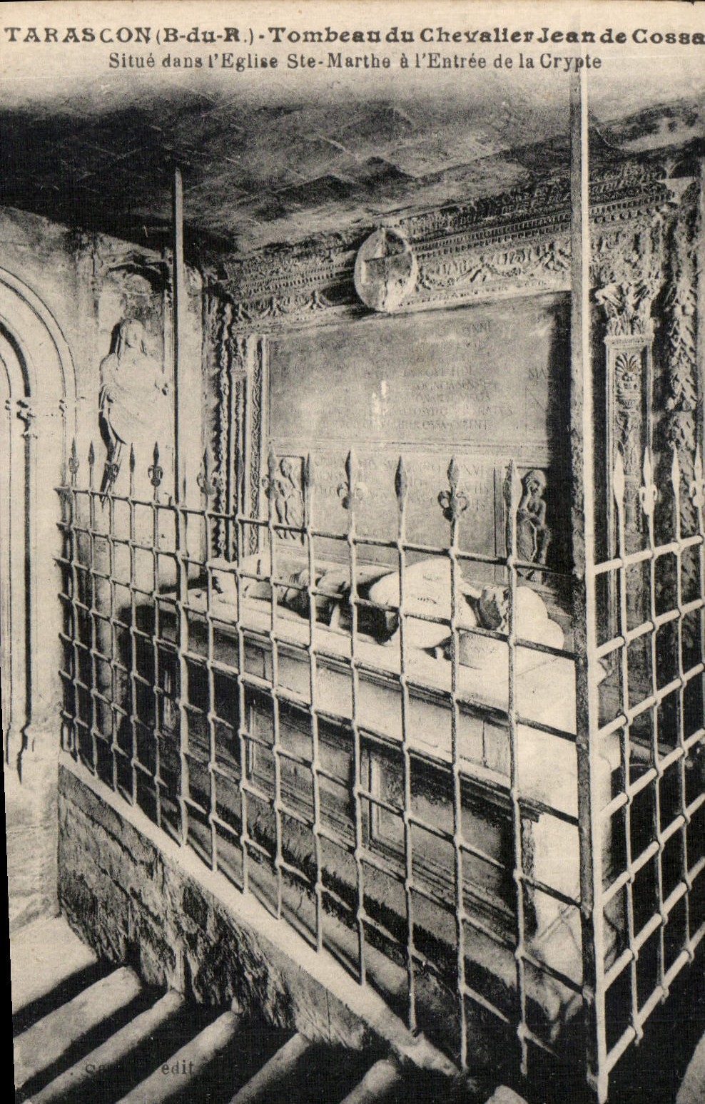 CPA Tarascon B du R Tombeau du Chevalier Jean de Cossa situe dans l'eglise Ste Marthe a l'Entree de