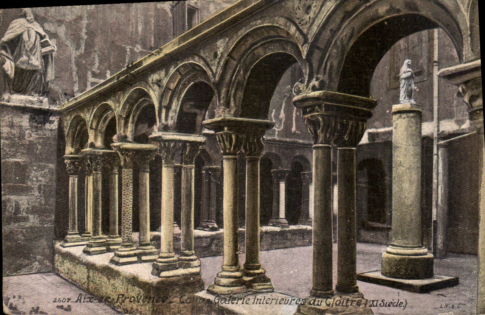 CPA Aix en provence Galerie Interieures du Cloitre XI siecle