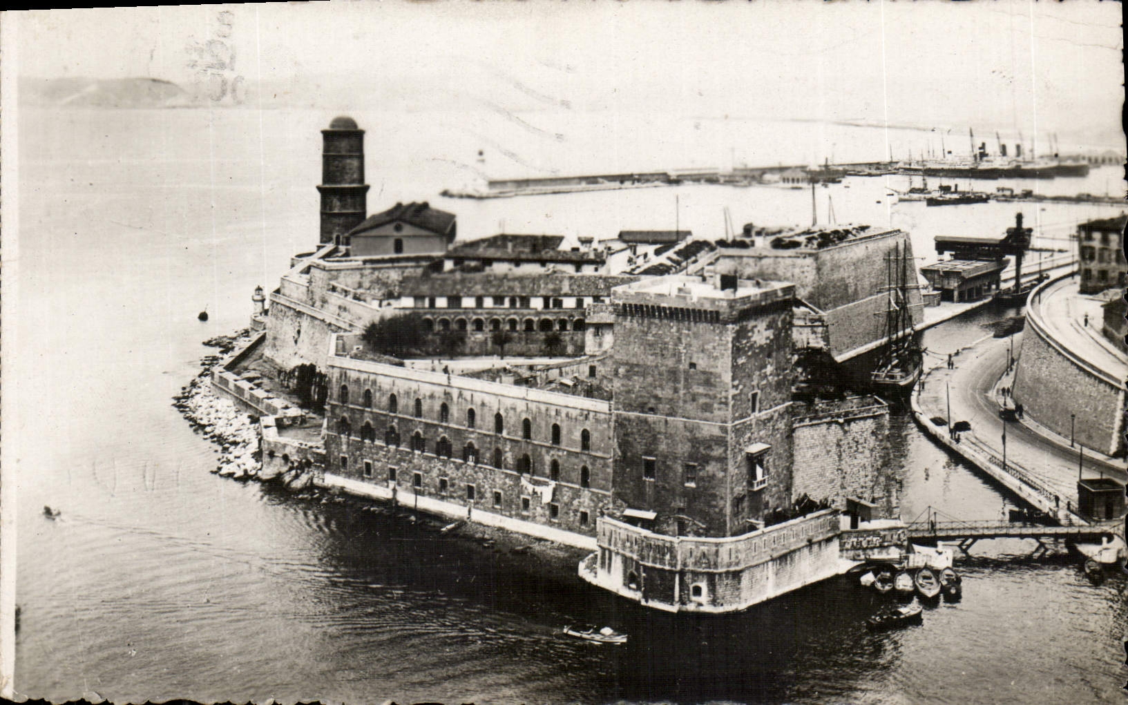 CPA Marseille le Fort Saint Jean et entree du Bassin de la Joliette