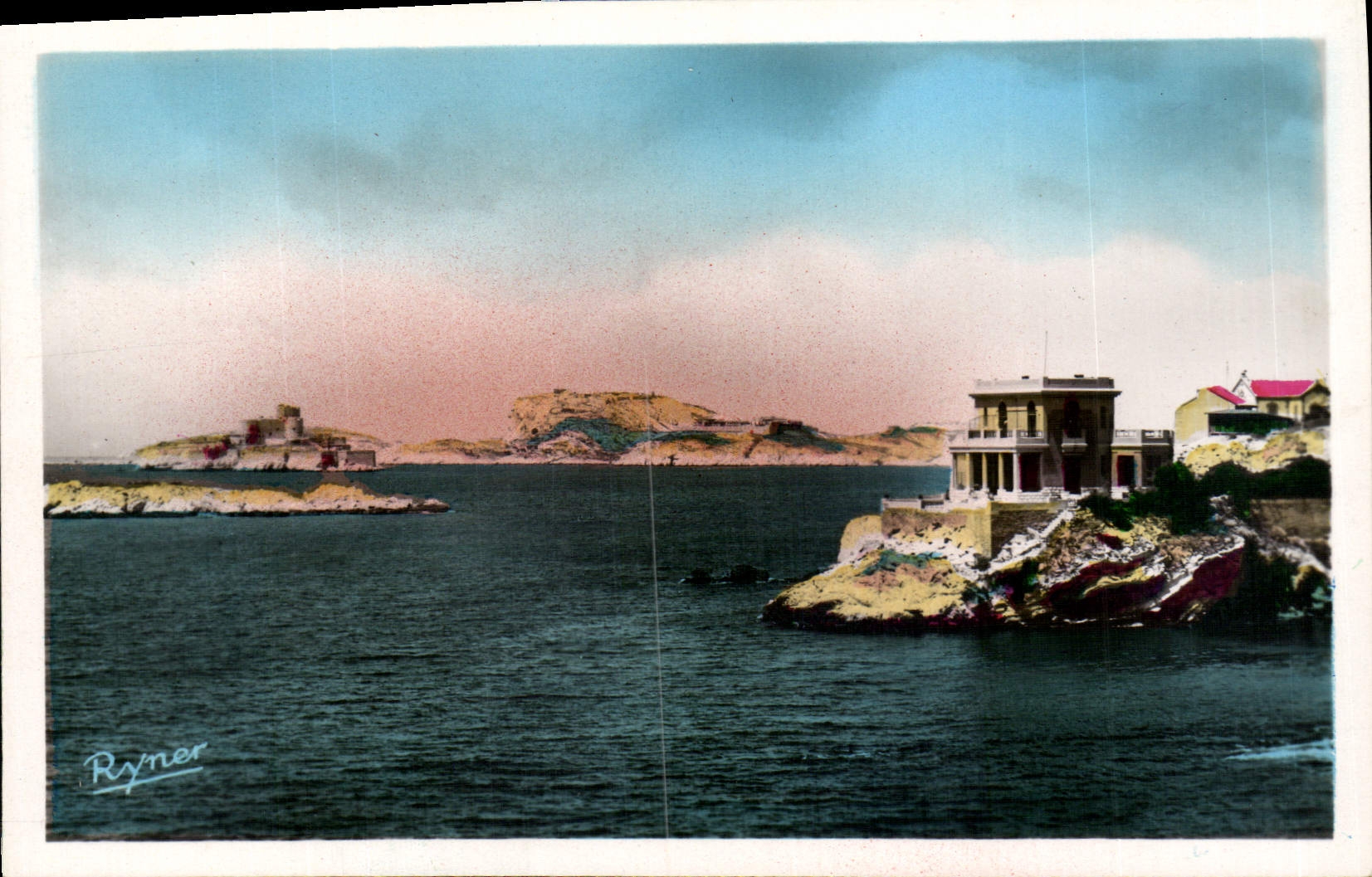 CPA Marseille Malmousque au fond le Chateau d'If et les Iles du Frioul