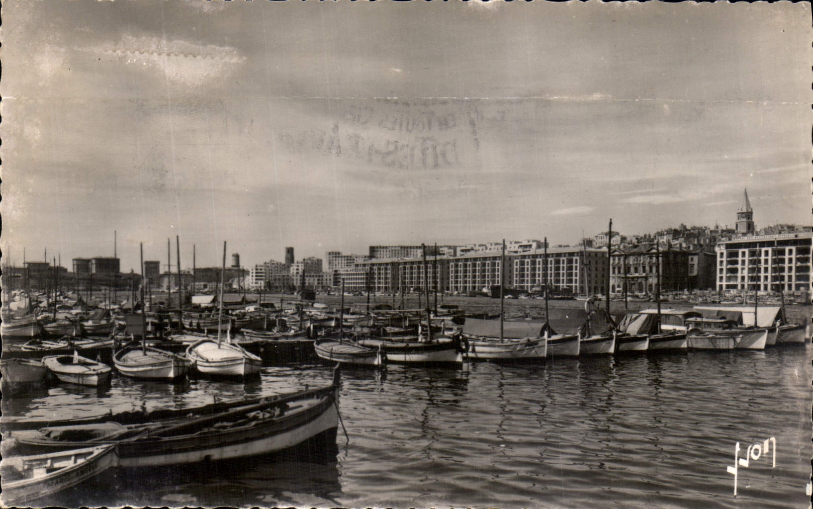 CPA Marseille B du R le Vieux Port Bateaux