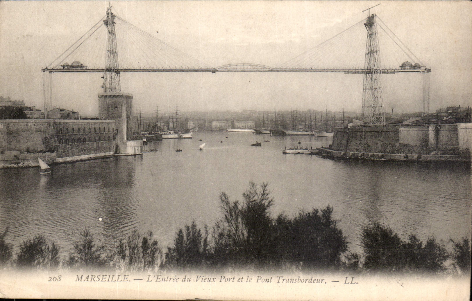 CPA Marseille l'Entree du Vieux port et le Pont Transbordeur 