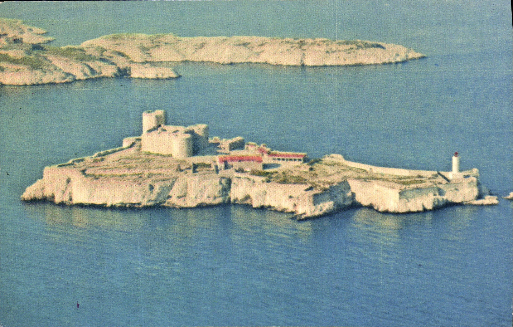 CPA Marseille vue aerienne du Chateau d'If au fond les Iles du Frioul