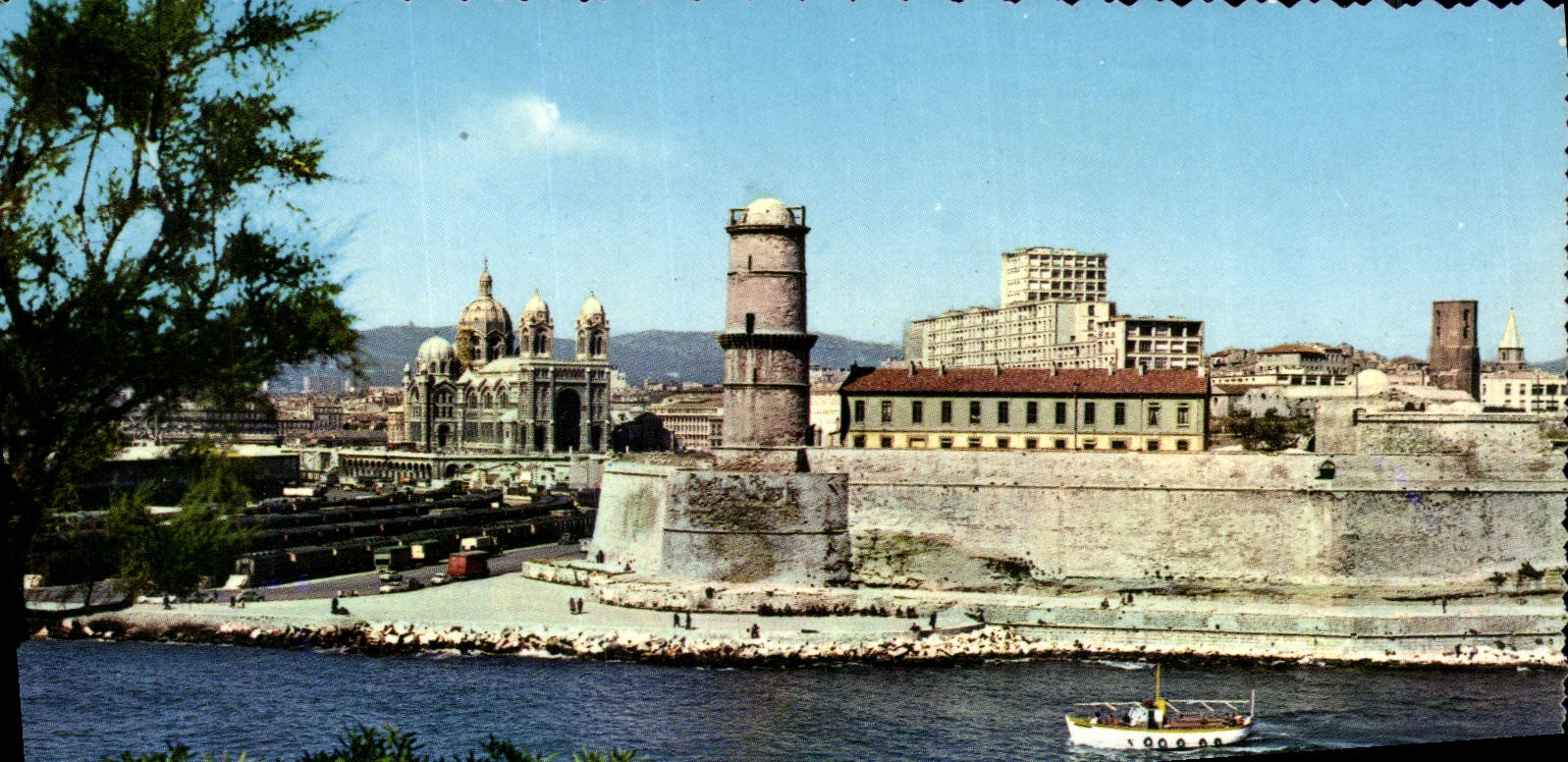 CPA Marseille le fort St Jean et la Cathedrale 