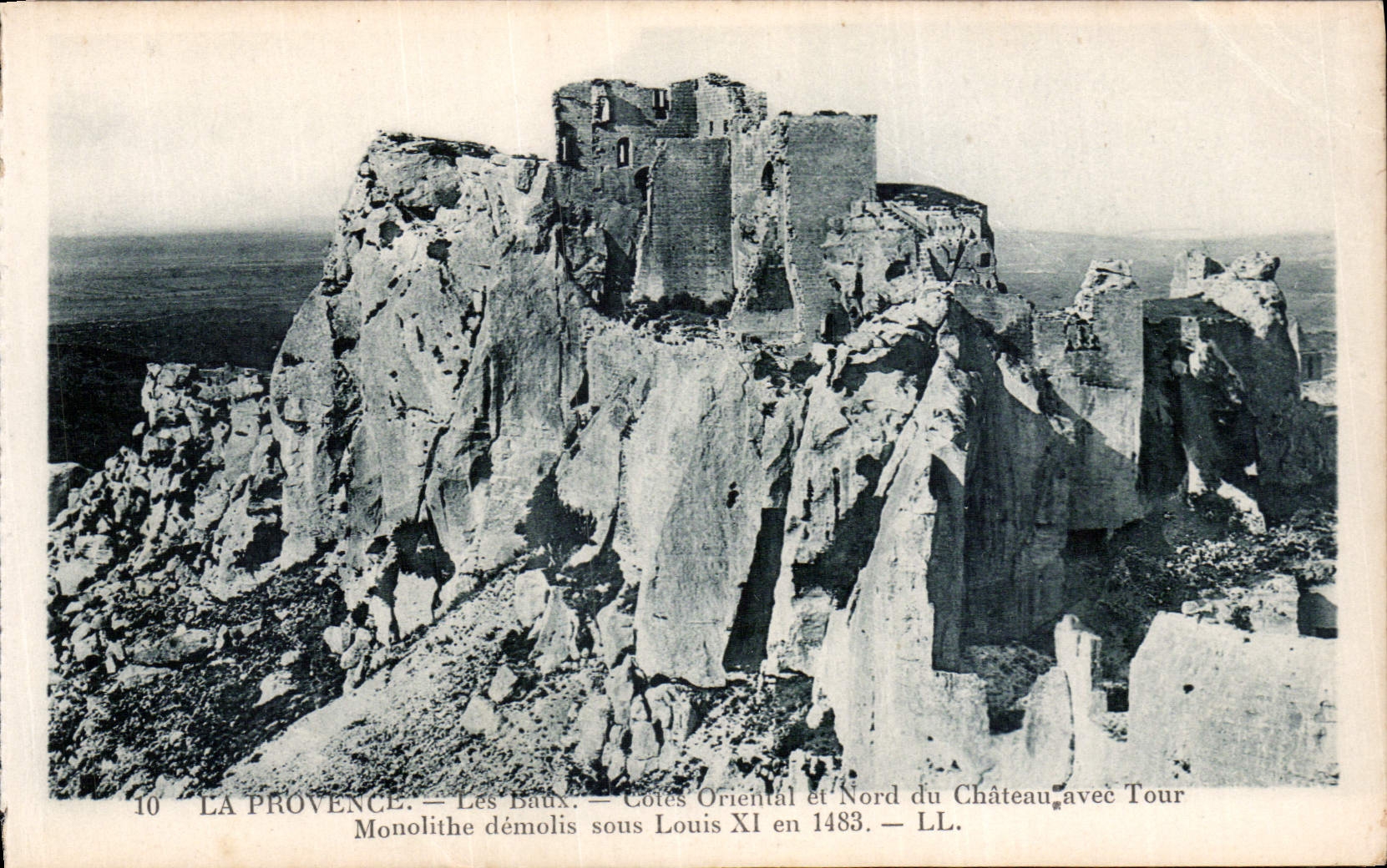 CPA La Provence les Baux Cote Oriental et Nord du Chateau avec Tour Monolithe demolis sous Louis Xi 
