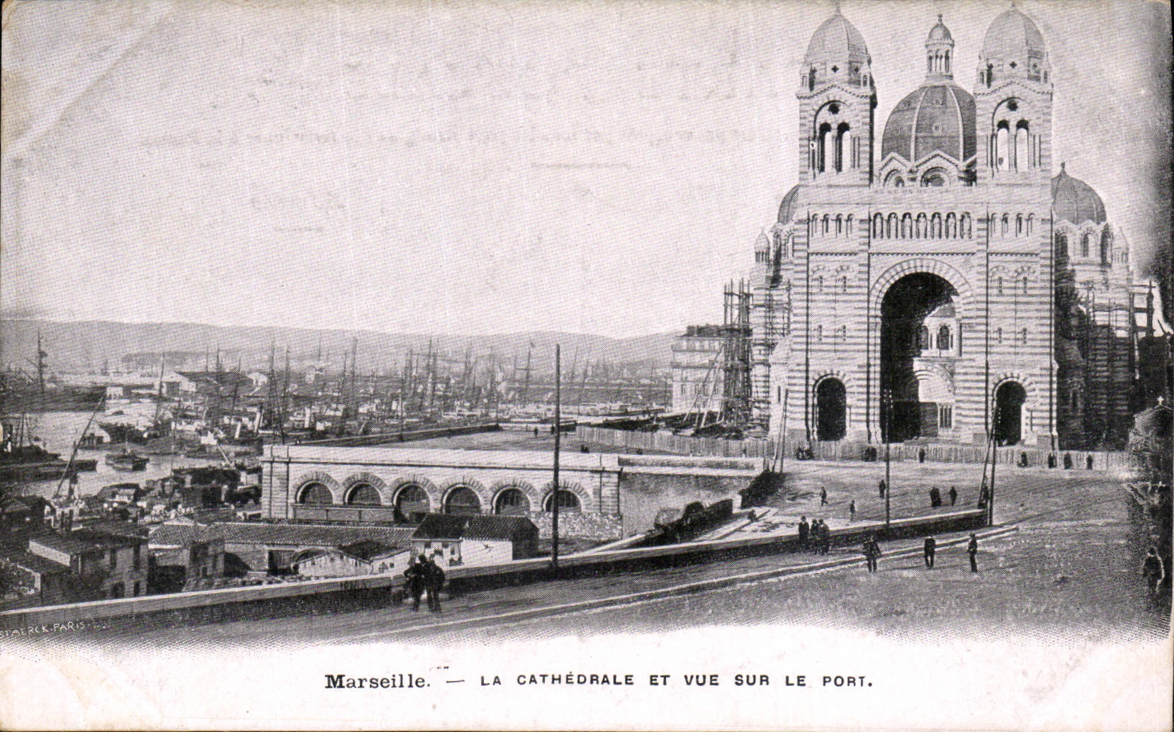 CPA Marseille la Cathedrale et Vue sur le Port 
