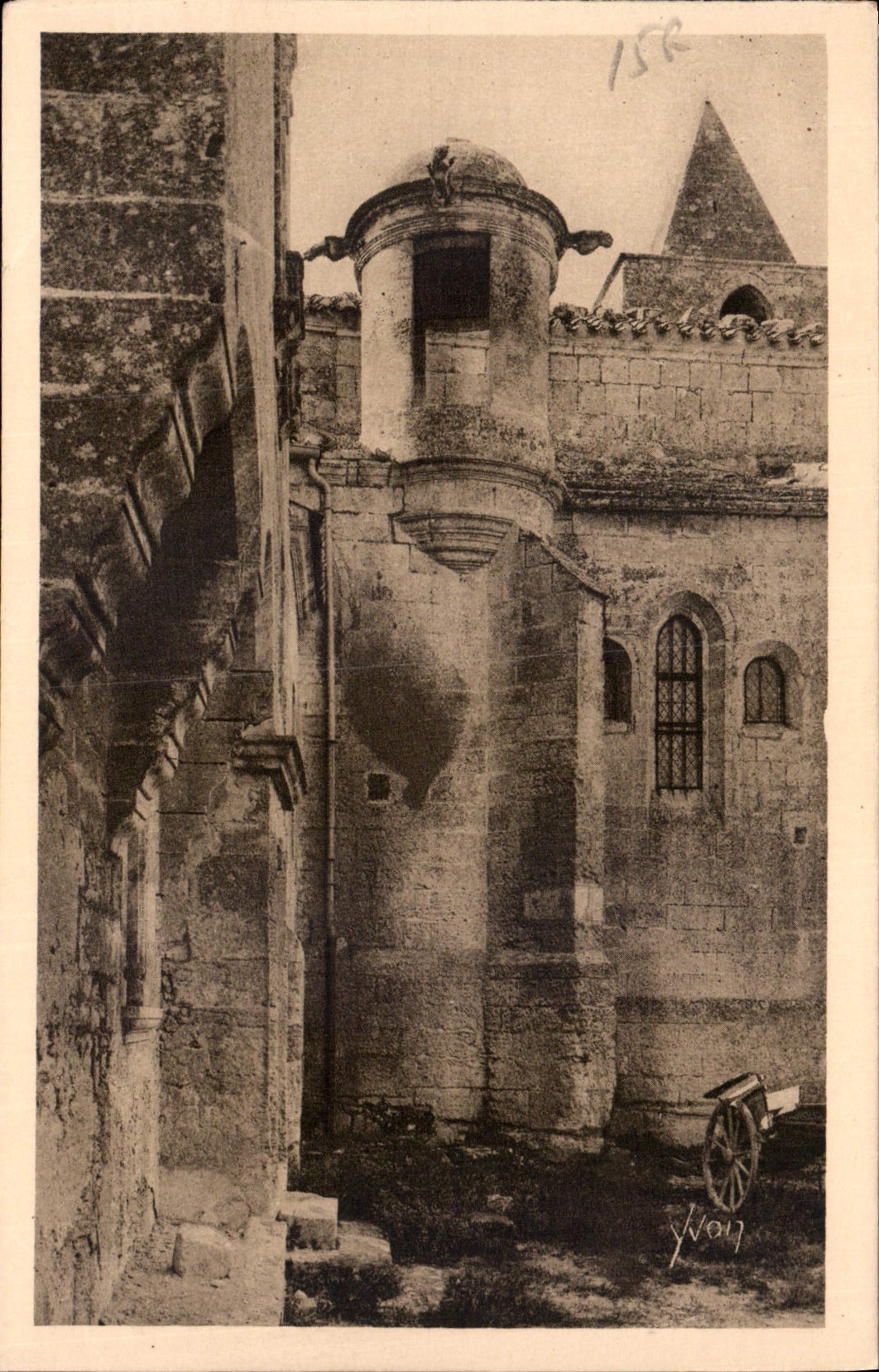 CPA Paysages et Pierres de Provence les Baux B du R la Lanterne des Morts 