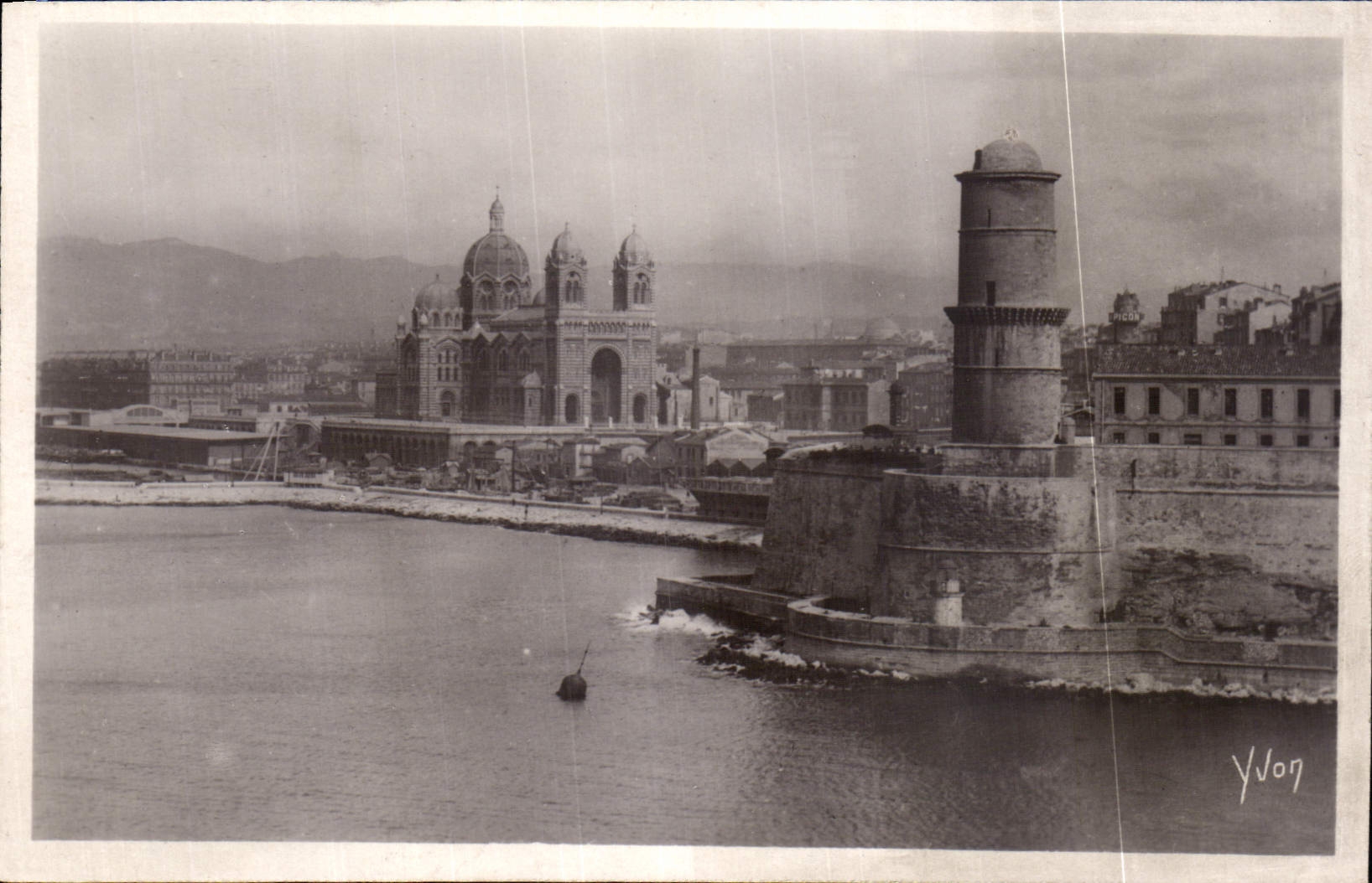 CPA Marseille la Cathedrale et le Fort Saint Jean 