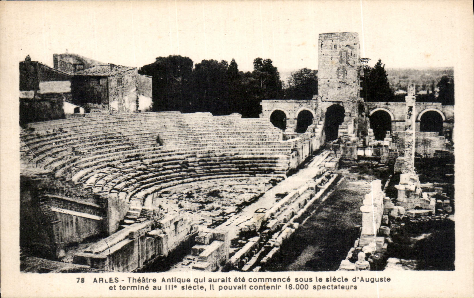 CPA Arles Theatre Antique aui aurait ete commence sous le siecle d'Auguste et termine au III siecle