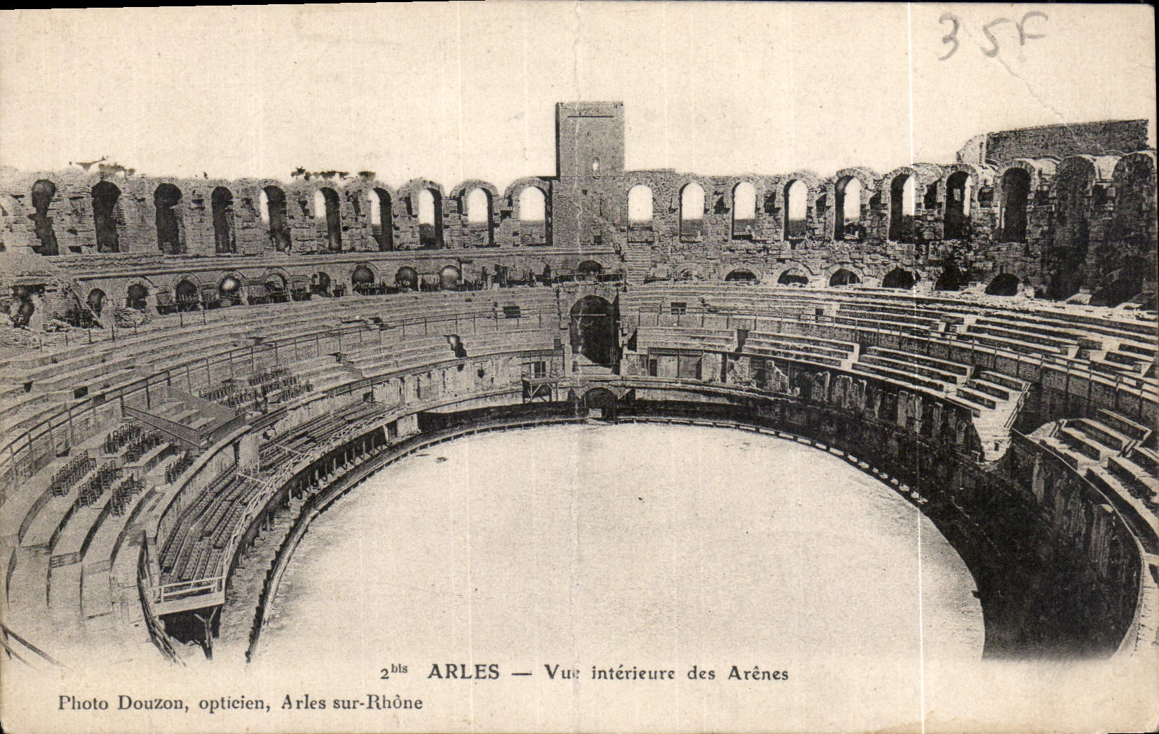 CPA Arles vue Interieur des Arenes