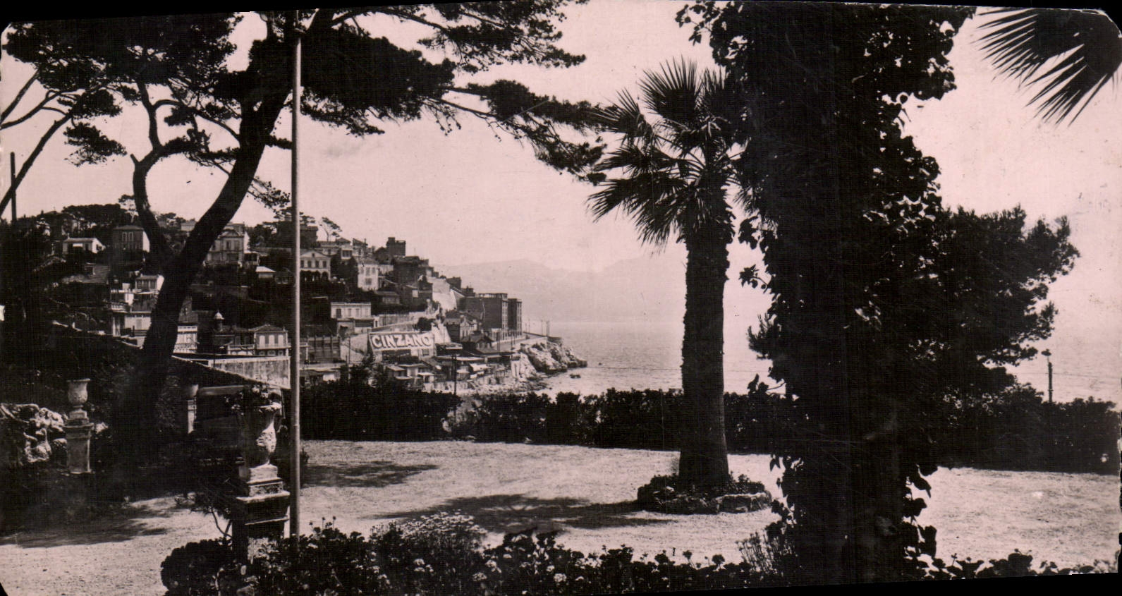 CPA Marseille Promenade de la Corniche l'Anse du Prophete vu du Jardin de la Reserve