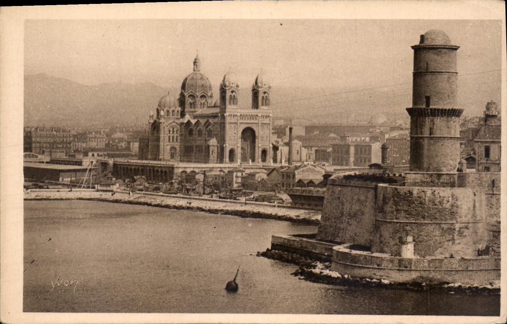 CPA Marseille Bouches du Rhone la Cathedrale et le Fort Saint Jean 