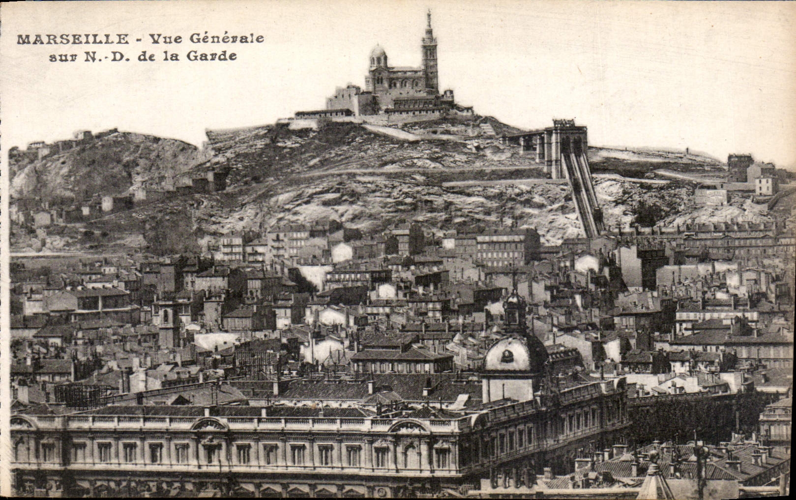 CPA Marseille Vue generale sur N d de la Garde 