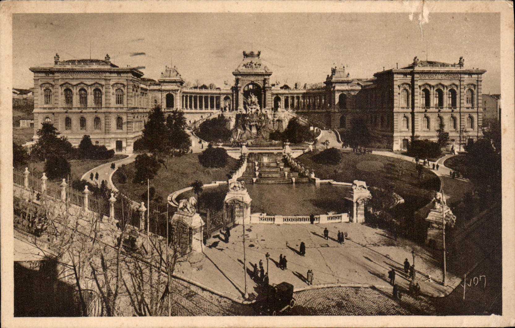 CPA Marseille B du R le Palais Longchamp 