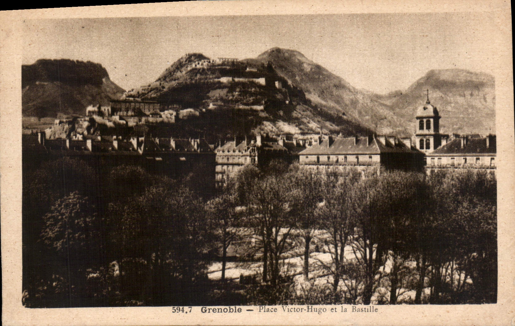 CPA Grenoble Place Victor Hugo et la Bastille 