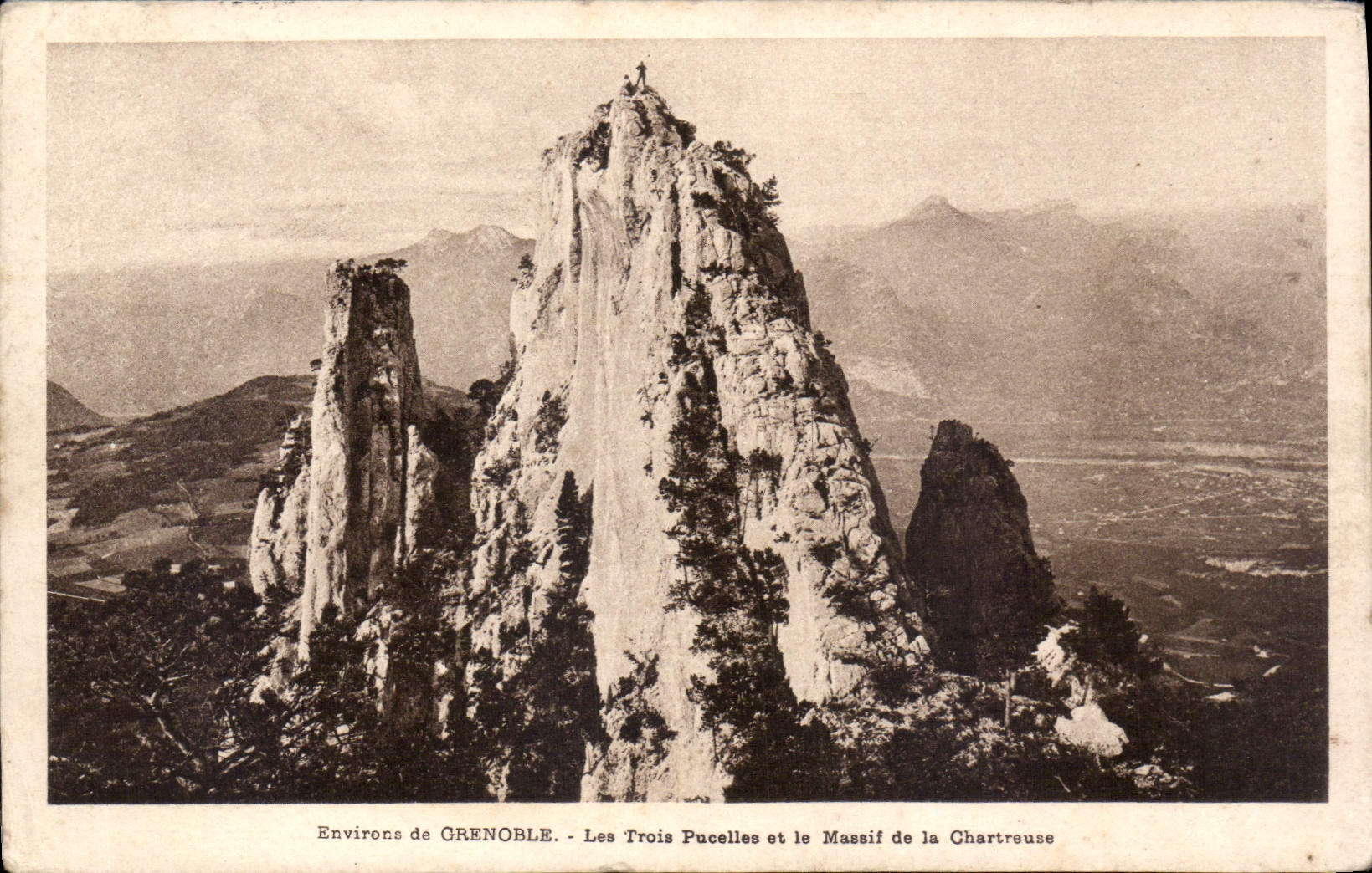 CPA Environs de Grenoble les Trois Pucelles et le Massif de la Chartreuse 