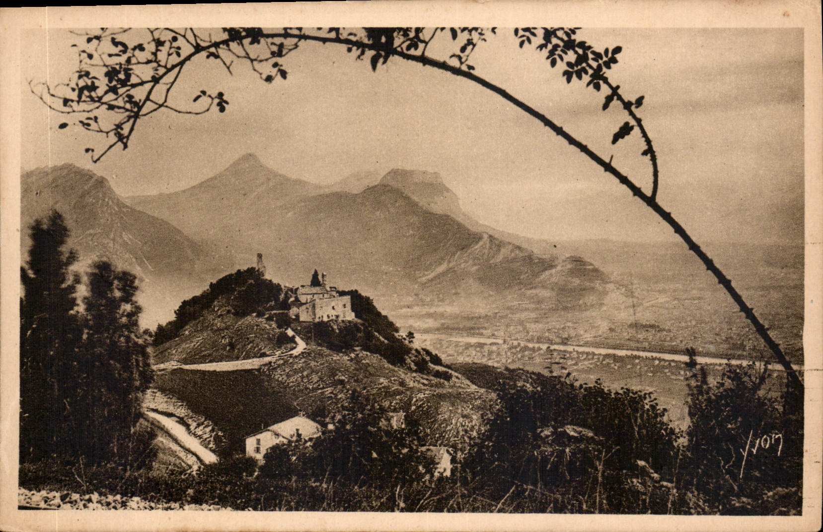 CPA La Douce France Les Alpes Grenoble la tour Sans Venin et le Massif des Chartreuse 