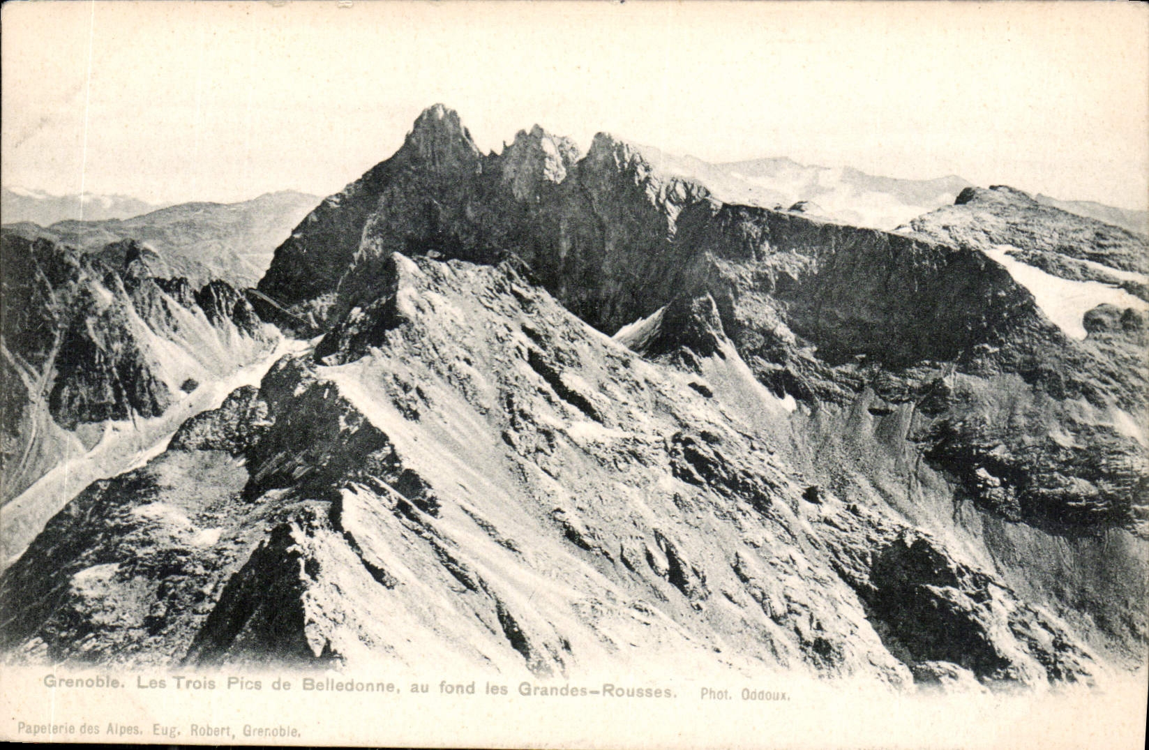 CPA Grenoble Les Trois pics de Belledone au fond les Grandes Rousses 