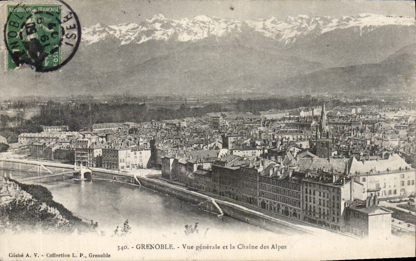CPA Grenoble vue generale et la Chaine des Alpes 