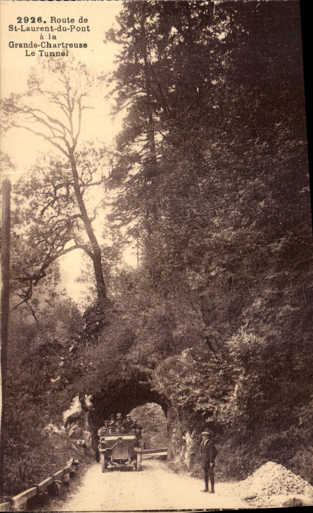 CPA Route de St Laurent du Pont a la Grande Chartreuse le tunnel Automobile