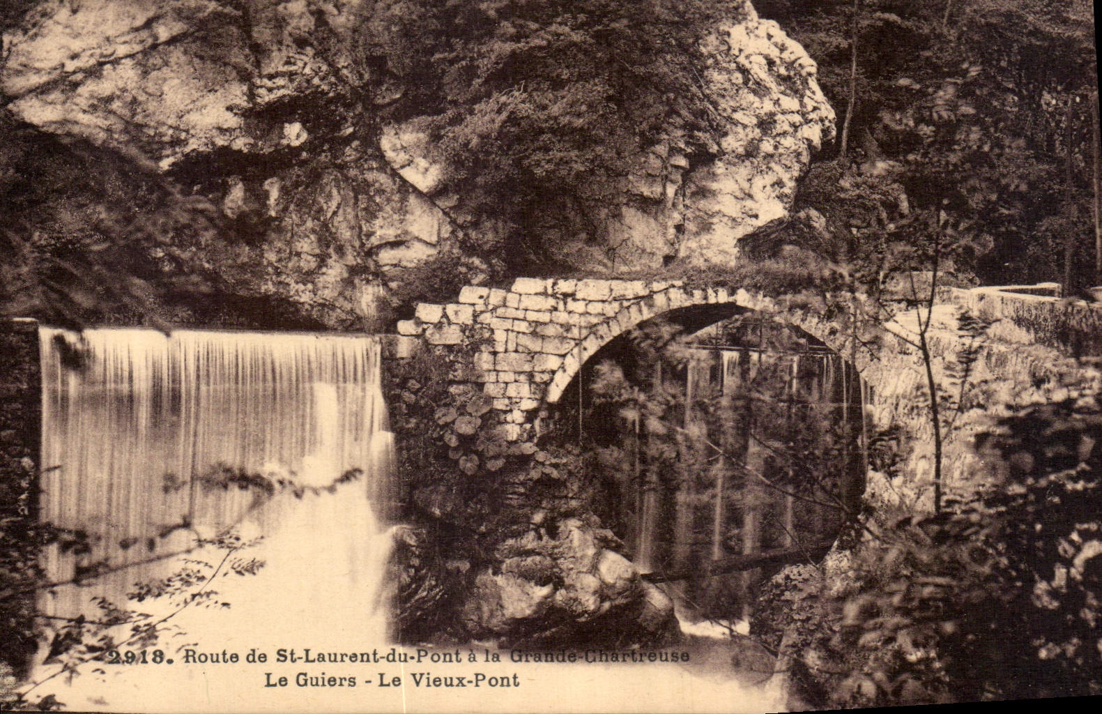 CPA Route de St Laurent du Pont a la Grande Chartreuse le Guiers le vieux pont
