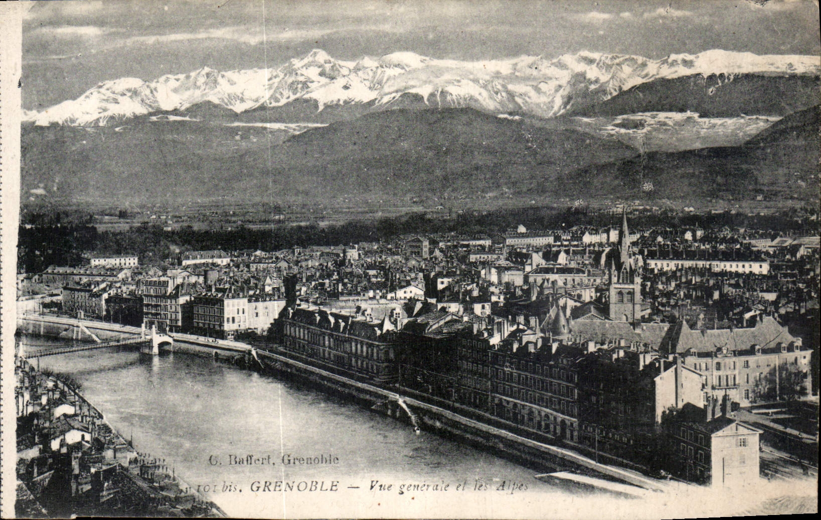 CPA Grenoble vue generale et les Alpes 
