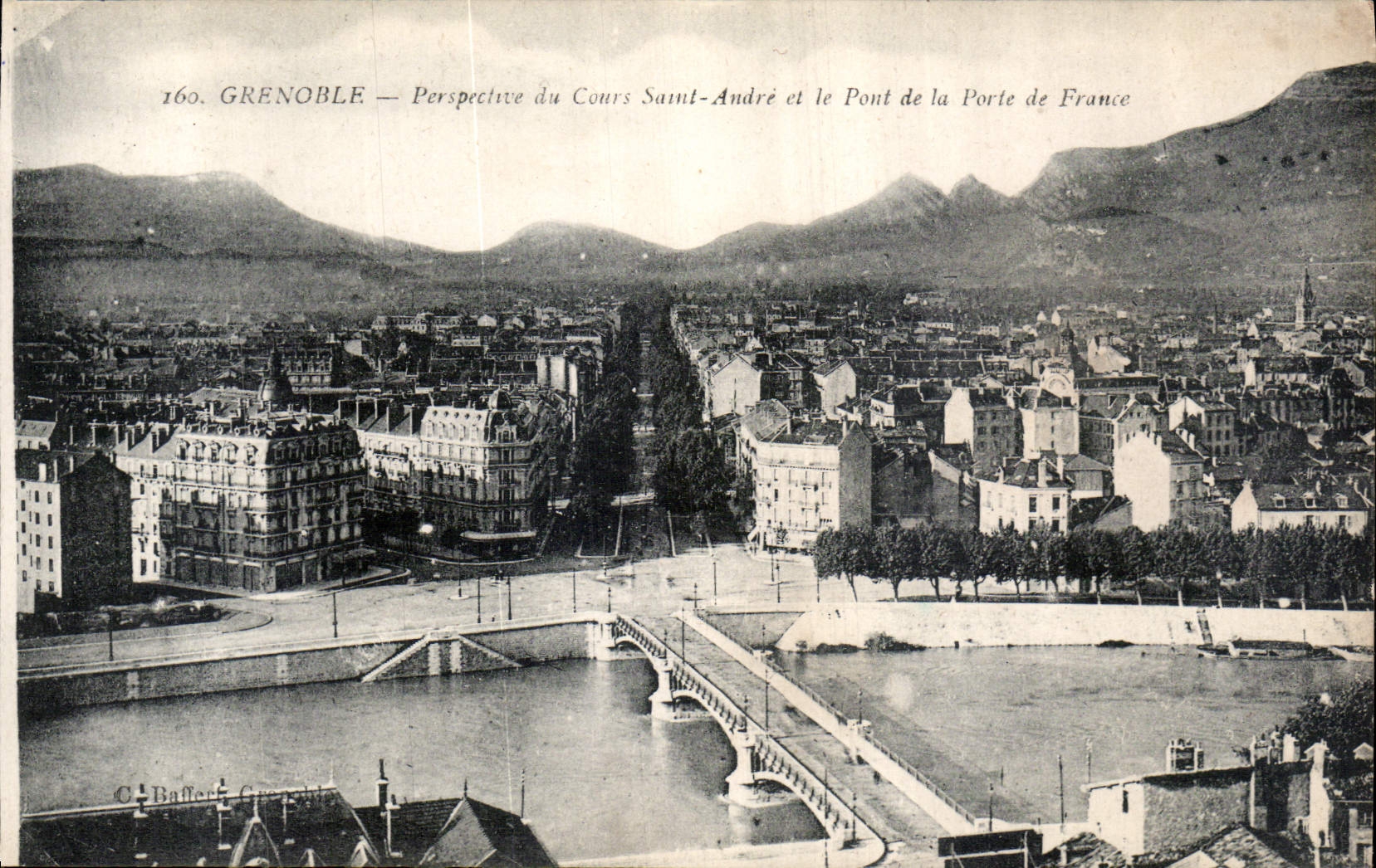 CPA Grenoble Perspective du Cours Saint Andre et le Pont de la Porte de France 