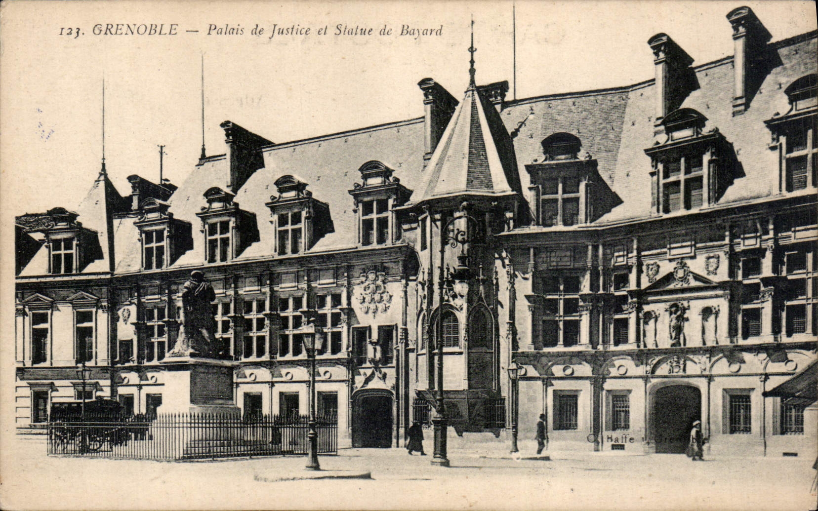 CPA Grenoble Palais de Justice et Statue de Bayard 