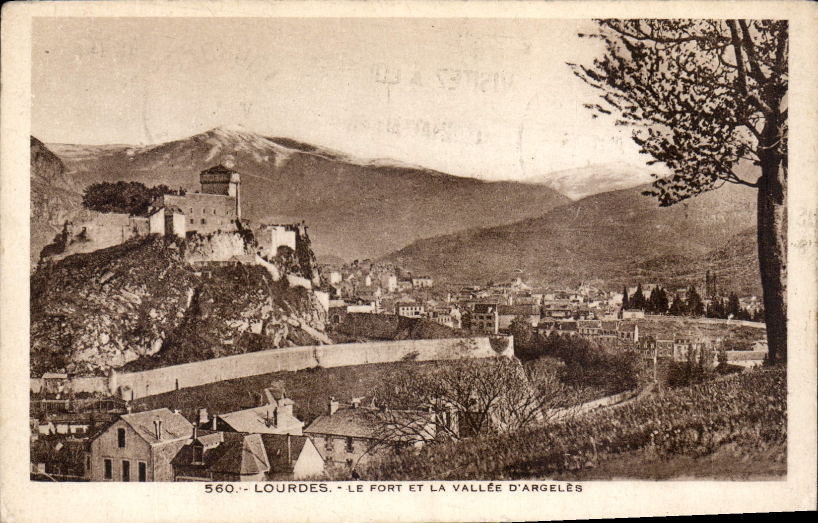 CPA Lourdes le Fort et la Vallee d'Argeles 