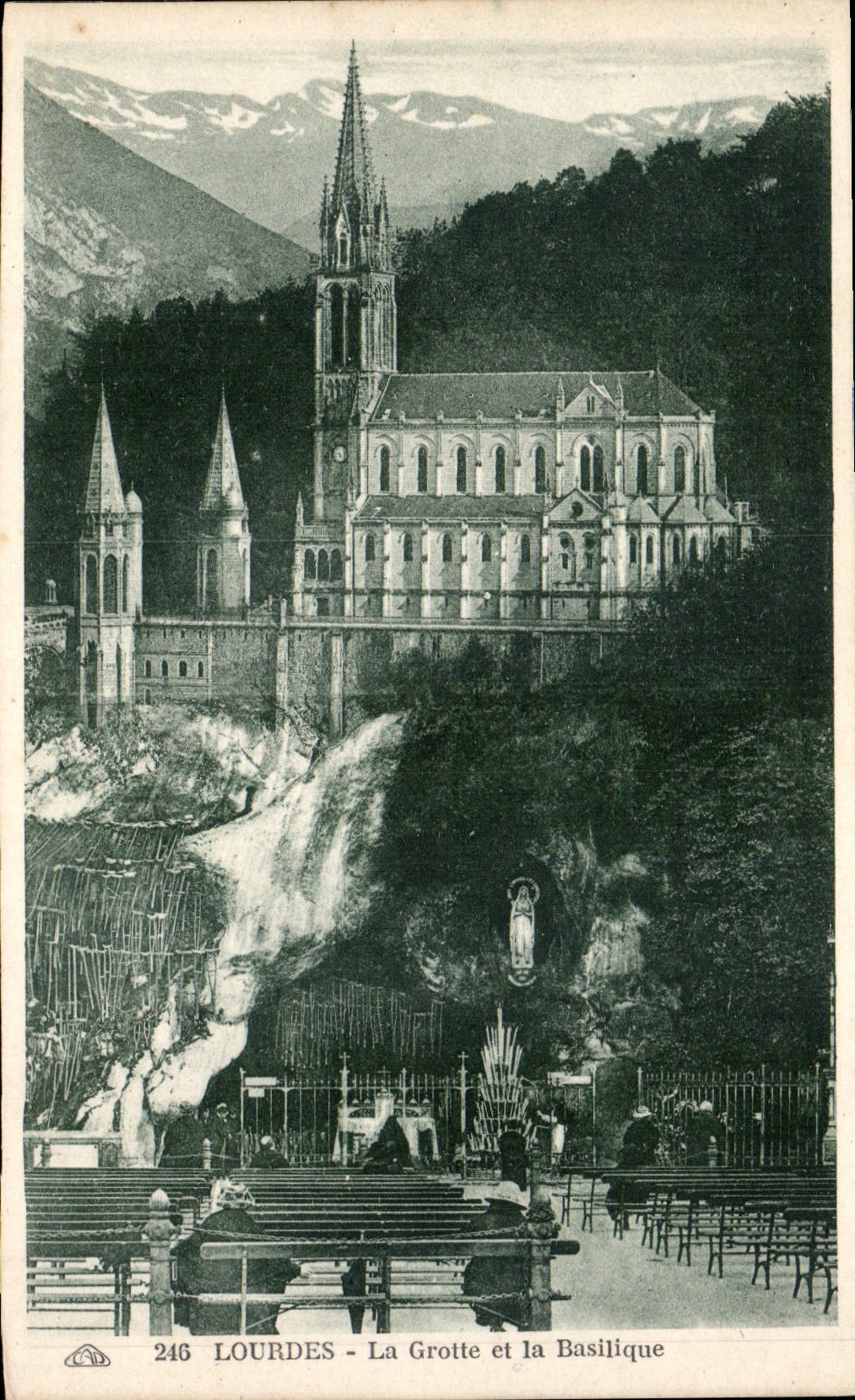 CPA Lourdes la Grotte et la Basilique 
