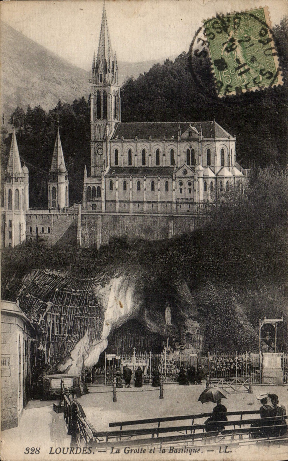 CPA Lourdes la Grotte et la Basilique 