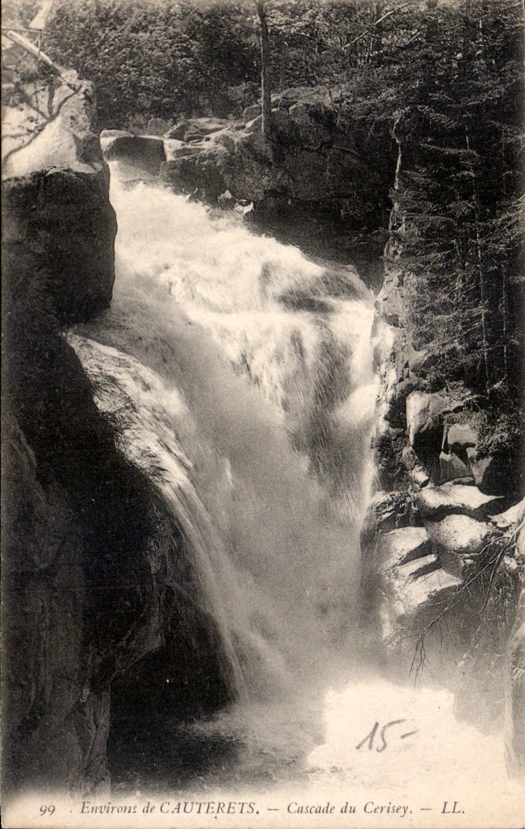 CPA Environs de Cauterets Cascade du Cerisey