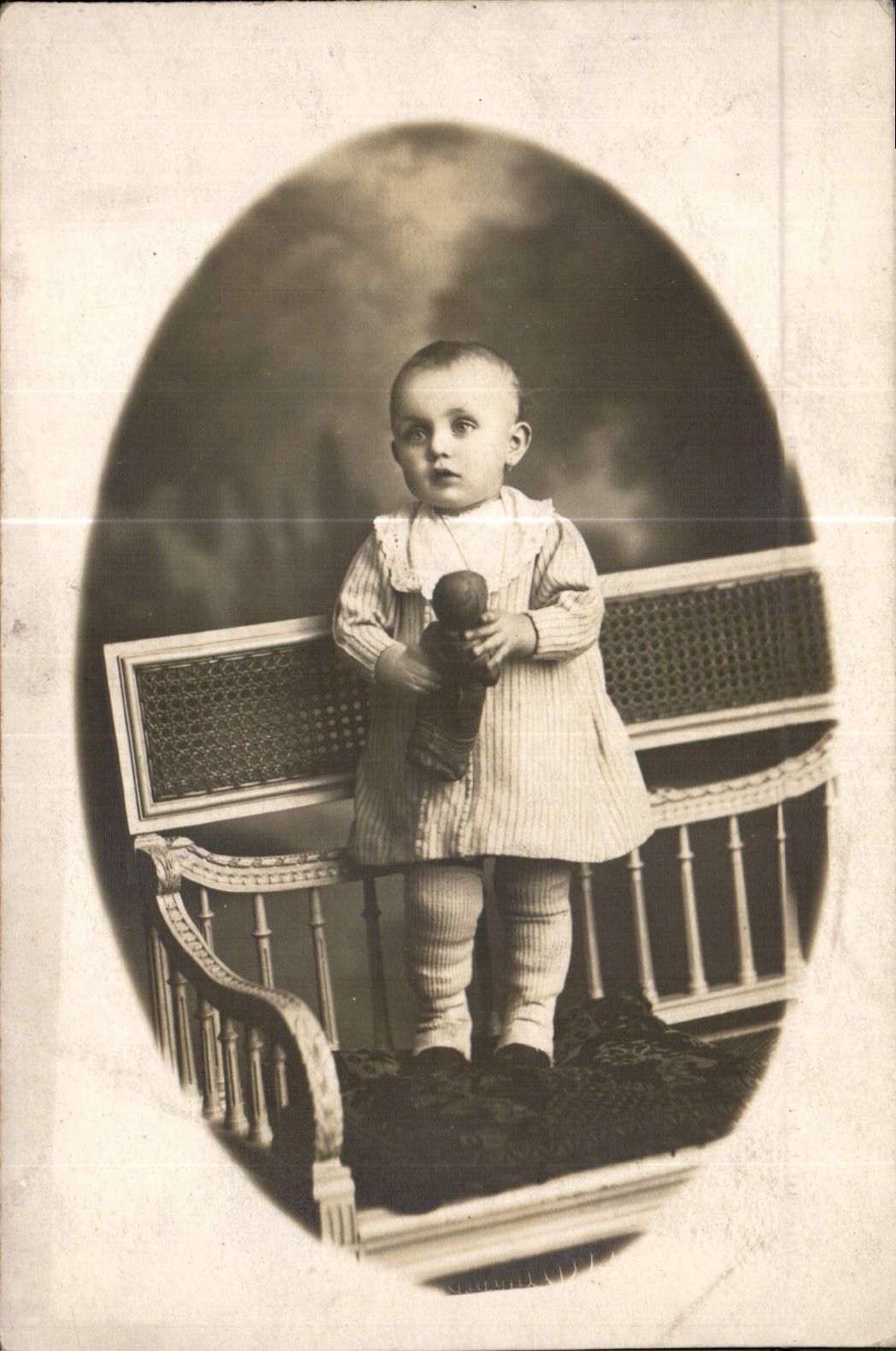 CARTE PHOTO Enfant Poupee
