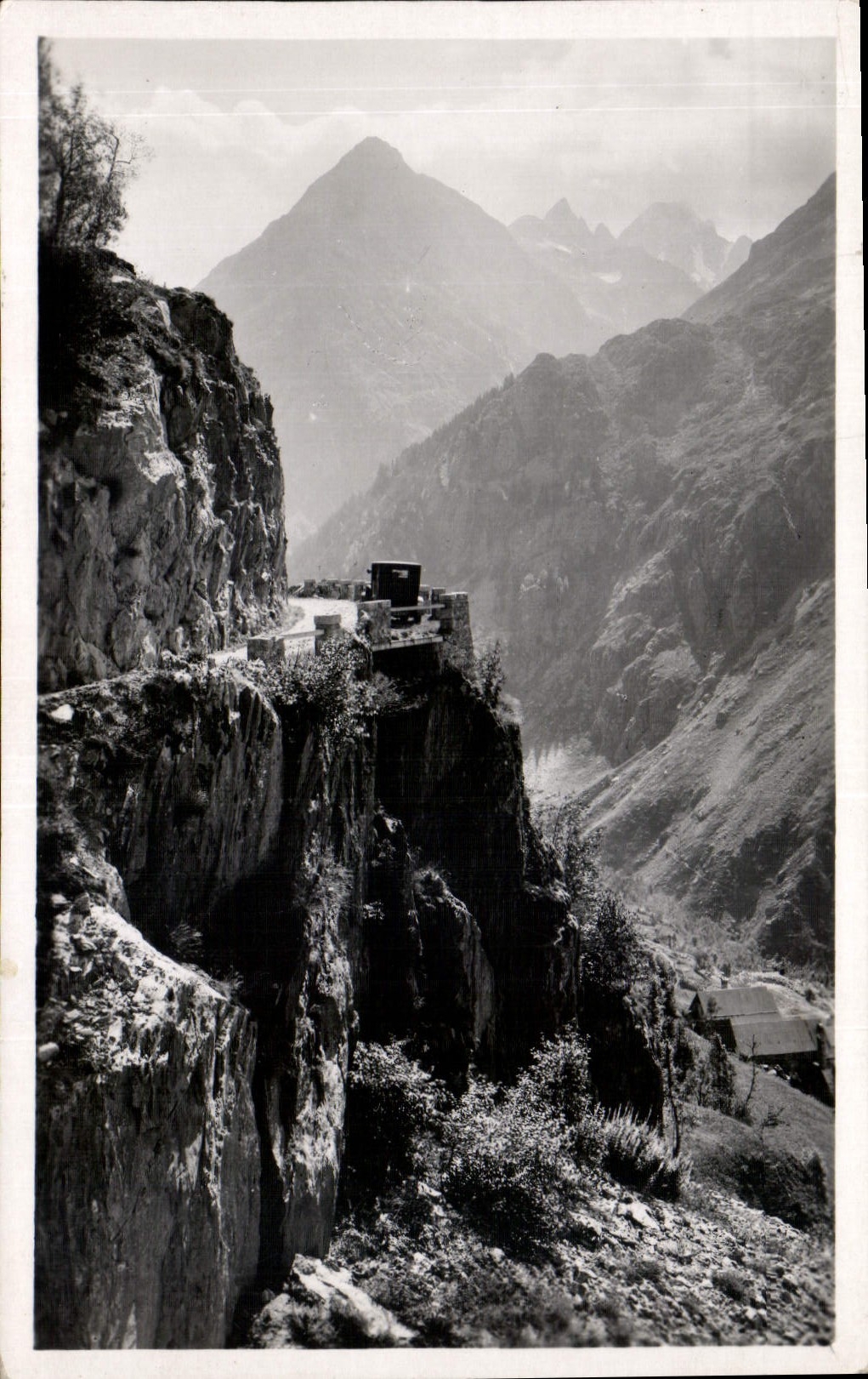 CARTE PHOTO Precipice