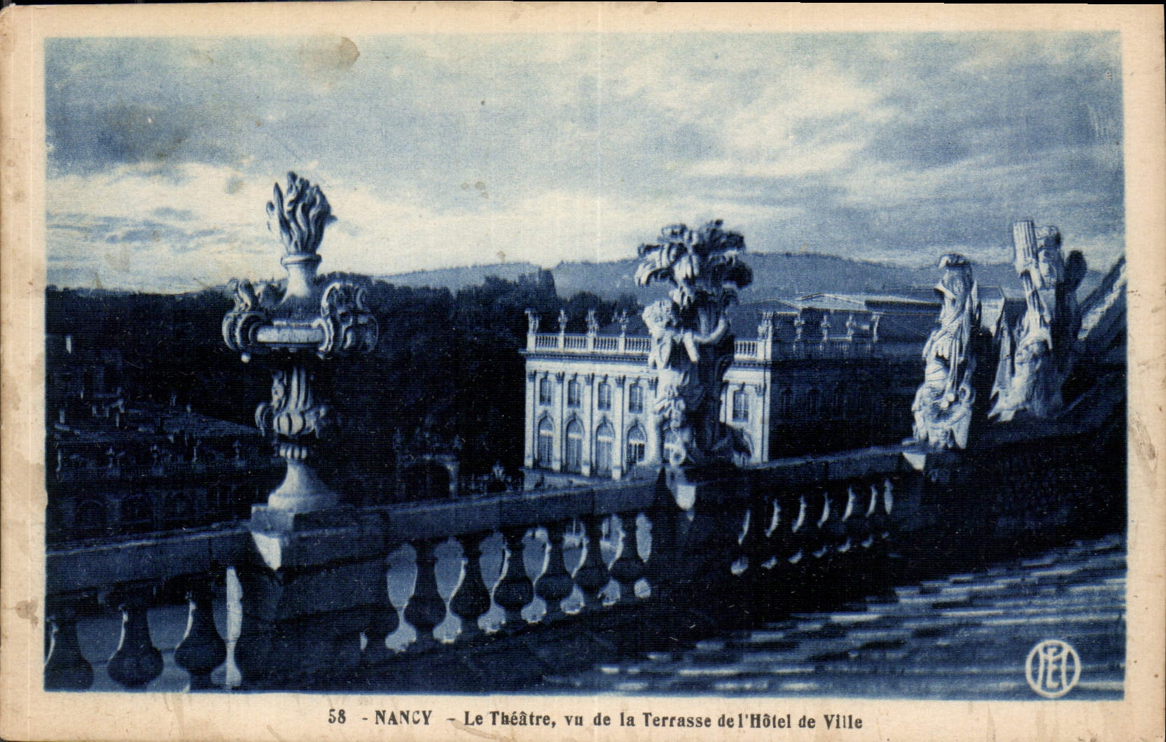 CPA Nancy le Theatre vu de la Terrasse de l'Hotel de Ville 