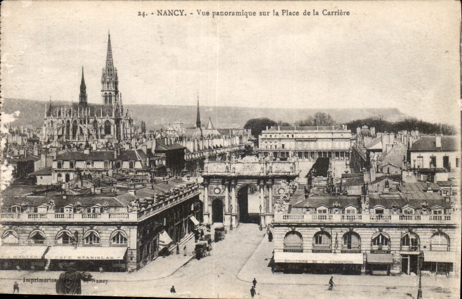 CPA Nancy vue panoramique sur la Place de la Carriere