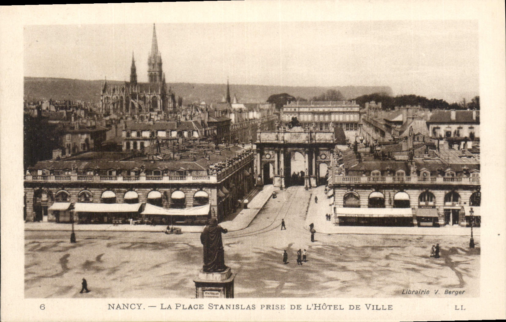 CPA Nancy la Place Stanislas prise de l'hotel de Ville 