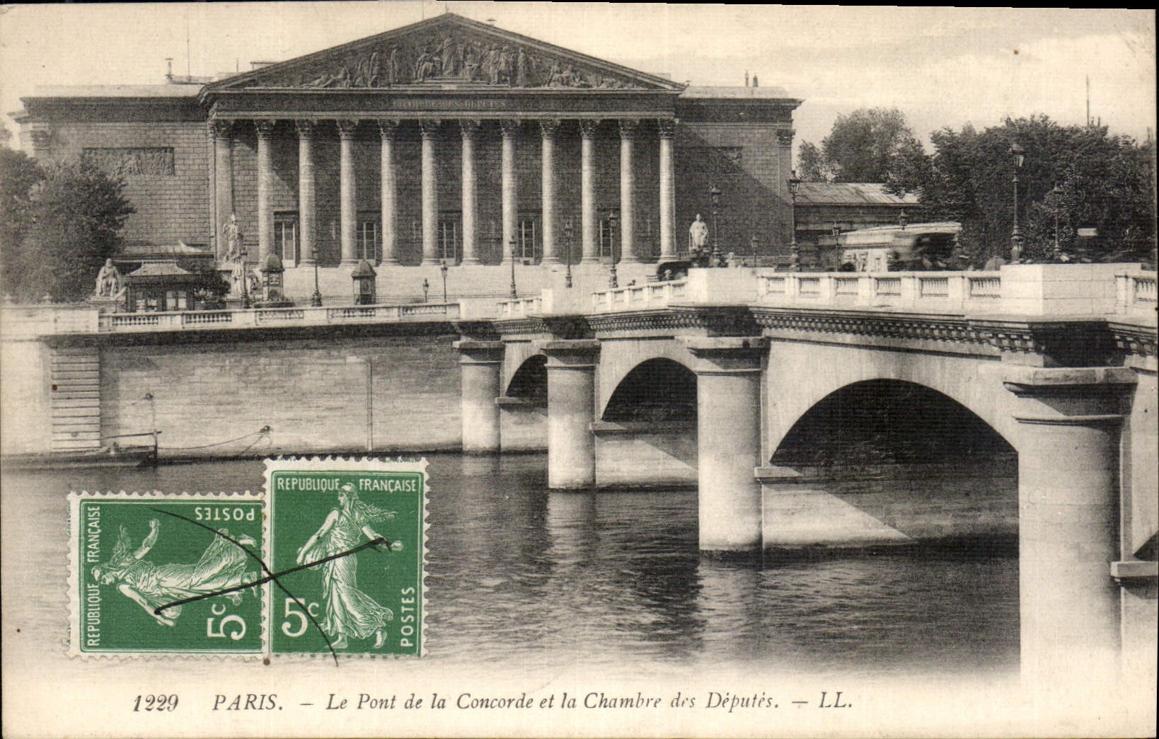 CPA Paris le Pont de la Concorde et la Chambre des Deputes