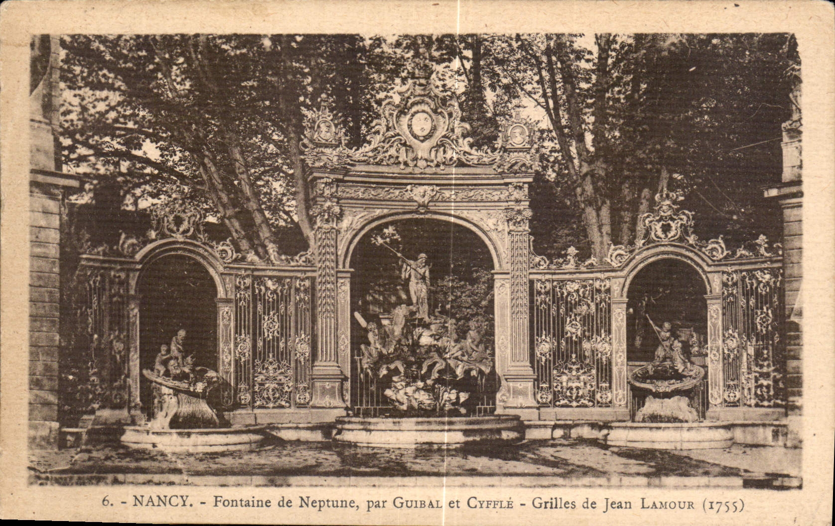 CPA Nancy Fontaine de Neptune par Guibal et Cyffle Grilles de Jean Lamour 1755 