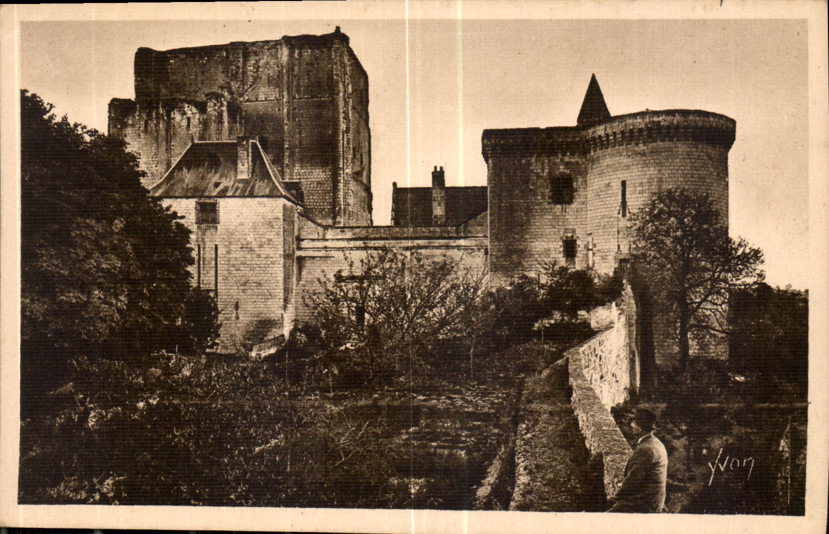 CPA Chateaux de la Loire Chateau de Loches Indre et Loire le Donjon et la Tour Louis XI