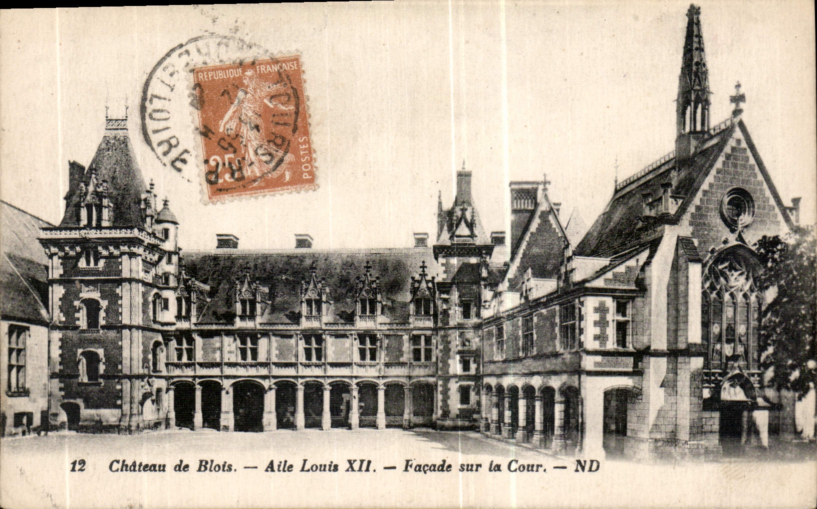 CPA Chateau de Blois Aile Louis XII Facade sur la Cour