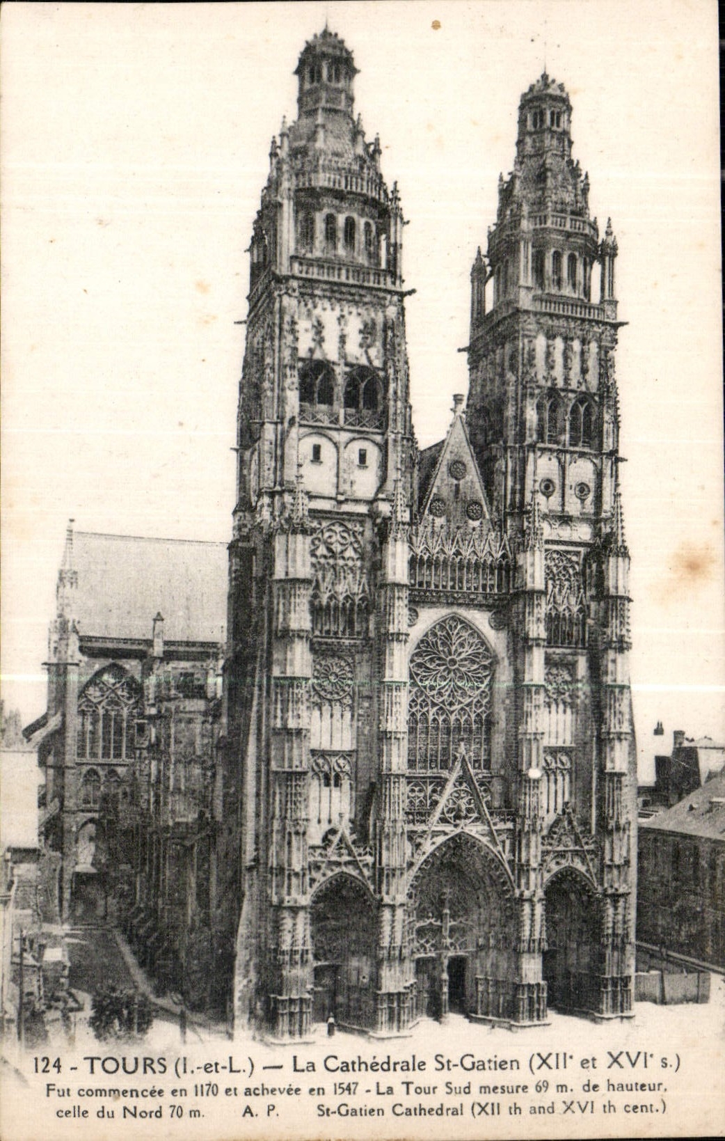 CPA Tours I et L la Cathedrale St Gatien XII et XVI S 