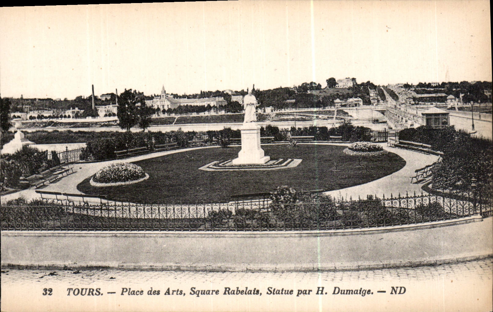 CPA Tours Place des Arts Square Rabelais Statue par H Dumaige 