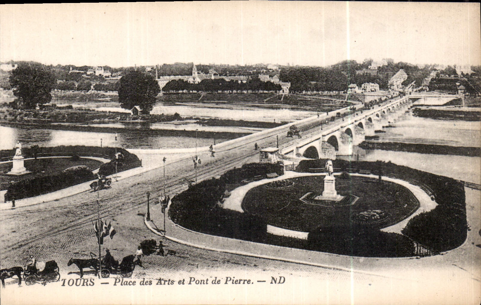 CPA Tours Place des Arts et Pont de Pierre 