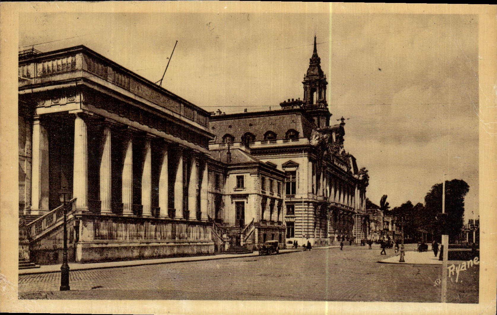 CPA Tours I et L le Palais et l'Hotel de Ville 