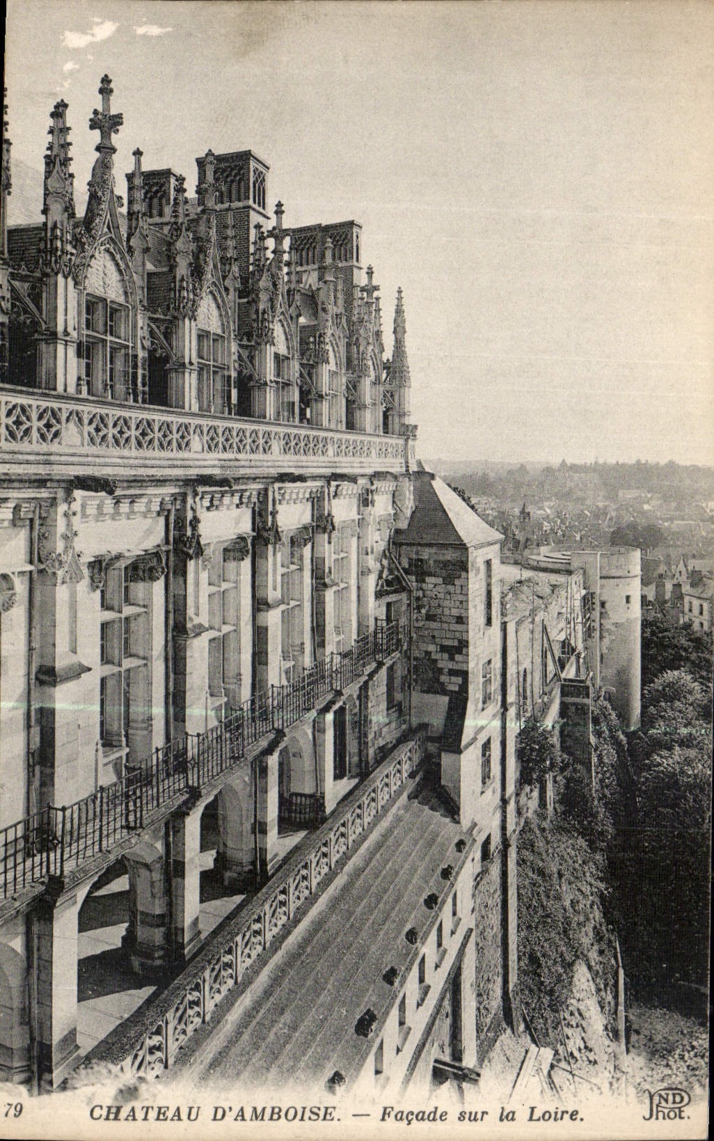 CPA Chateau d'Amboise Facade sur la Loire 