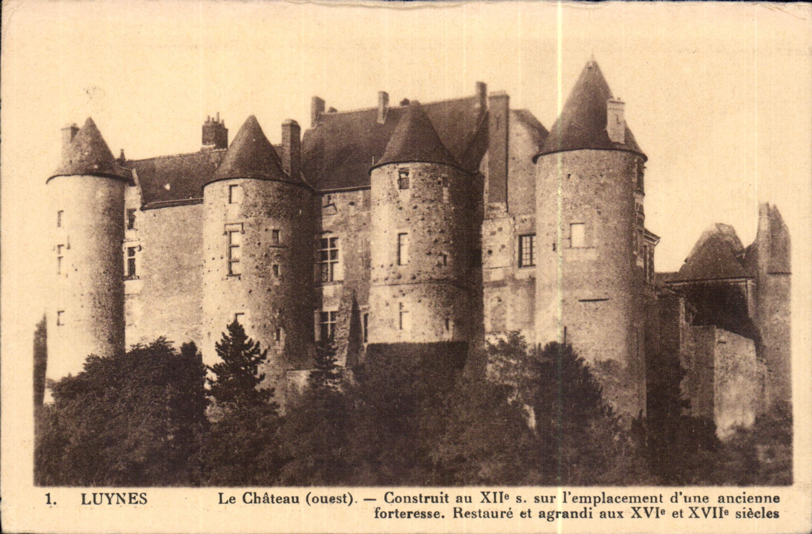 CPA Luynes le Chateau Ouest Construit au XII S sur l'Emplacement d'une ancienne forteresse