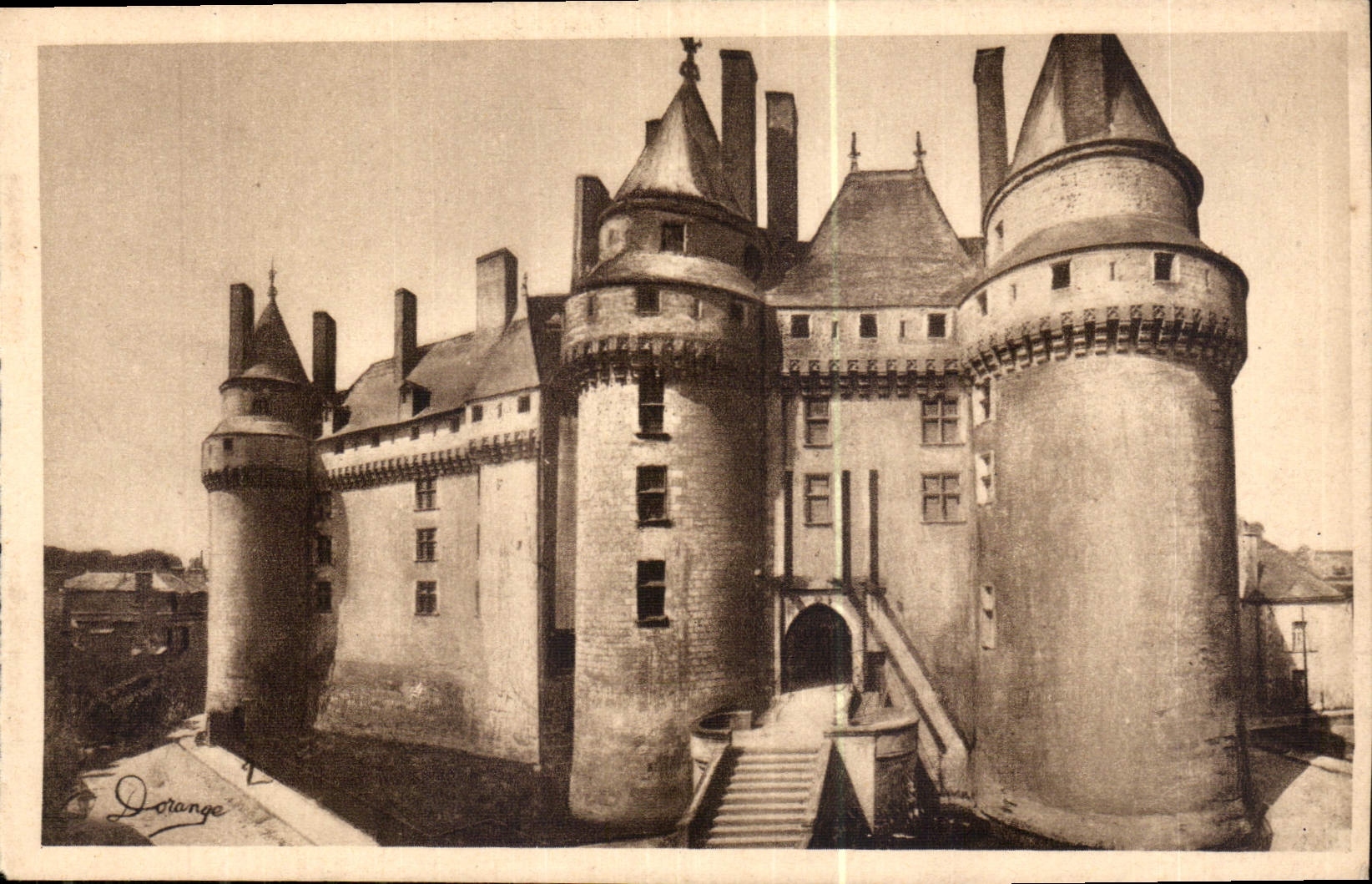 CPA Langeais I et L le Chateau Monument historique XV S ou fut celebre en 1491 le mariage du roi Cha